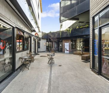 Highend Living on Lonsdale - Fully Furnished - Photo 4