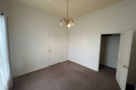 BEAUTIFUL 3 BEDROOM HOME! - Photo 2