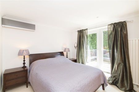 5 Bedroom Detached To Let - Photo 2