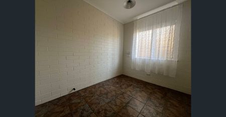 Glossop Gem: Your New Peaceful Base! - Photo 2