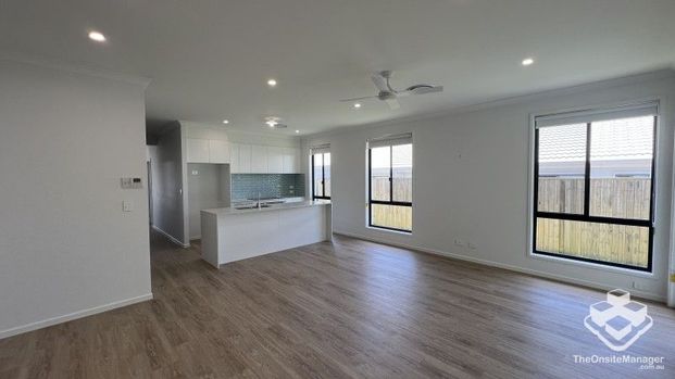 Brand New 5 Bedroom House in The Village, Jimboomba. - Photo 1