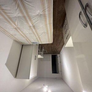 5 bedroom flat to rent - Photo 2