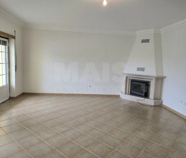 Moradia T4 com Terraço, Jardim e Garagem Fechada – Vale Maceira, Al... - Photo 2