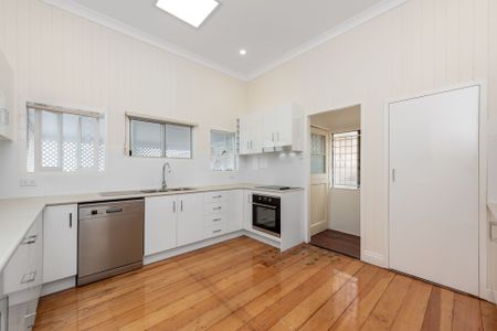 40A Shakespeare Street, Coorparoo. - Photo 4