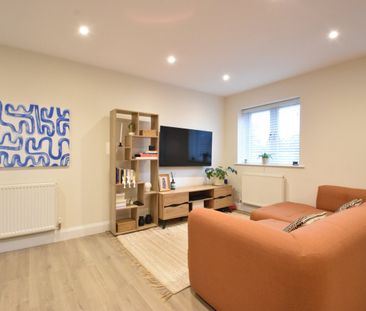 Kemble Close, Weybridge, KT13 - Photo 1