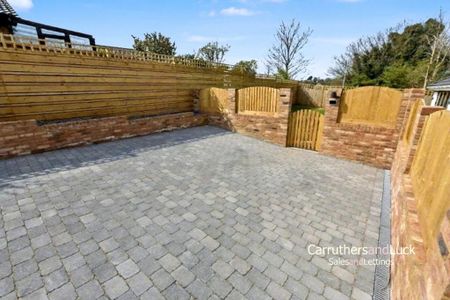 3 bedroom detached bungalow to rent - Photo 2