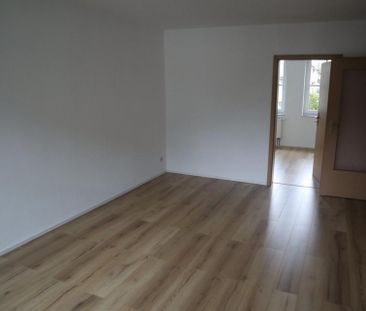 Sonnige renovierte 2-Raum Wohnung mit Balkon Hochparterre Pölbitz - Photo 2