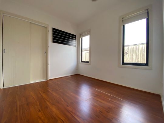 3/11-13 Furlong Road Sunshine North VIC - Photo 1