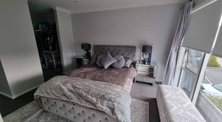 Modern 3-Bedroom Home to rent in Aotea, Porirua - Photo 2