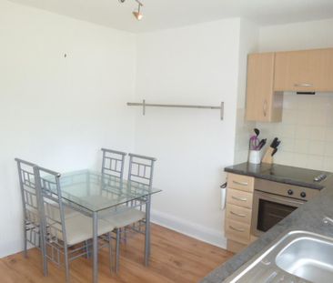 2 bedroom semi-detached house to rent - Photo 4