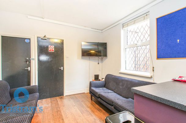 1 bed Mid Terraced House for Rent - Photo 1