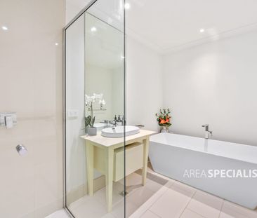 Modern & Spacious Townhouse in the Heart of Springvale - Photo 1