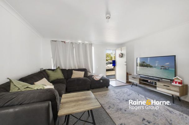 Spacious 3-Bedroom Downstairs Unit - Water Included - Photo 1