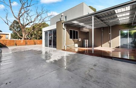 Stunning Family Residence With the Ultimate "Wow" Factor - Photo 5