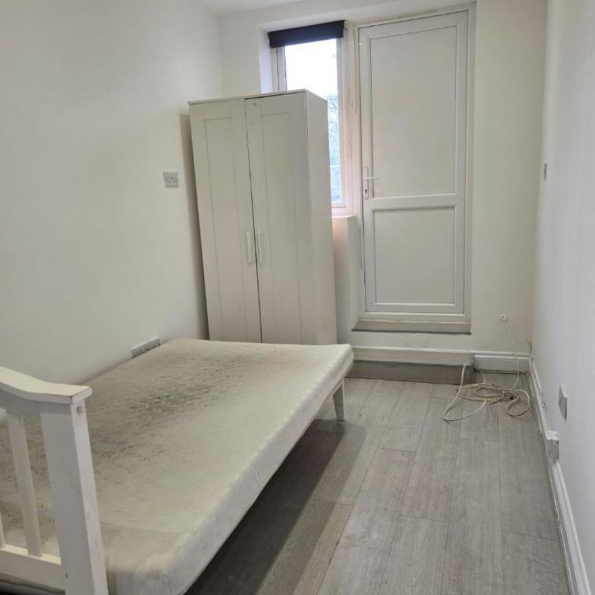 1 bedroom Property To Let Total Size: 1113 SQ FT - Photo 1