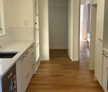 Modern Three-Bed in Glenfield! - Photo 2