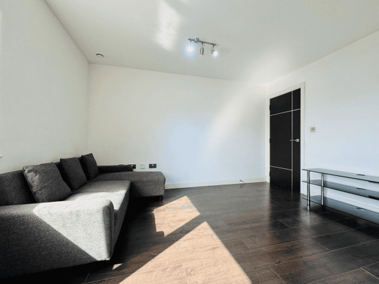 St. Johns Road, Isleworth, TW7 - Photo 1