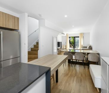 Stylish Townhouse In O'Connor - Photo 3