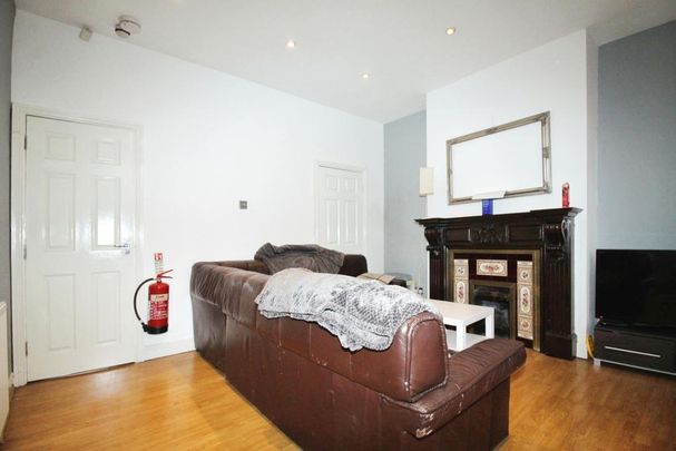 4 bedroom terraced house to rent - Photo 1