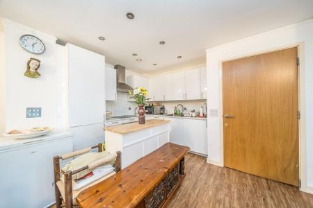 3 bedroom flat to rent - Photo 5