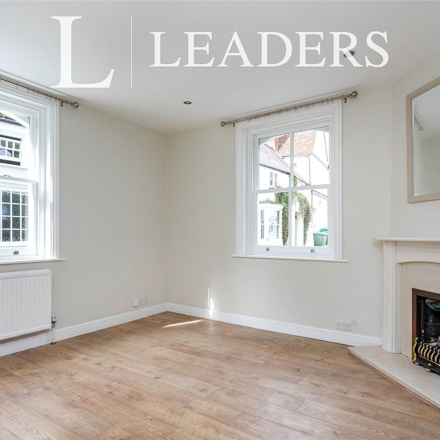 3 bedroom townhouse to rent The Walk, Winslow, Buckingham, Buckinghamshire, MK18 - Photo 1