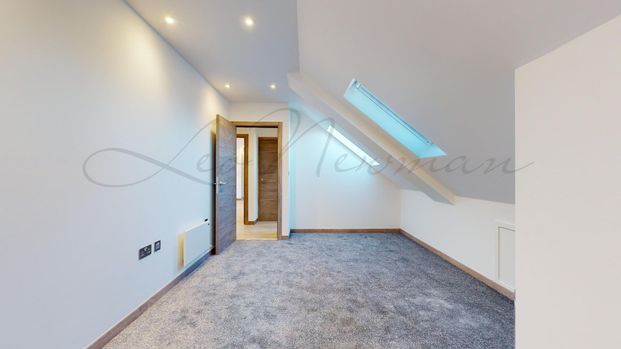 Harvest Lane, Thames Ditton, KT7 - Photo 1