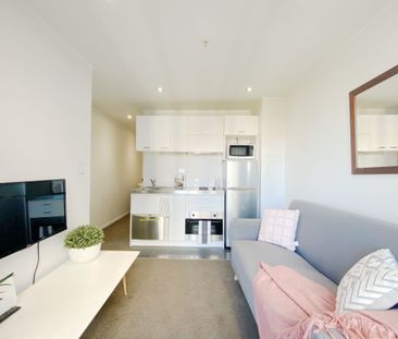 Bright Two-Bed with Openable Windows - CBD Living - Photo 4