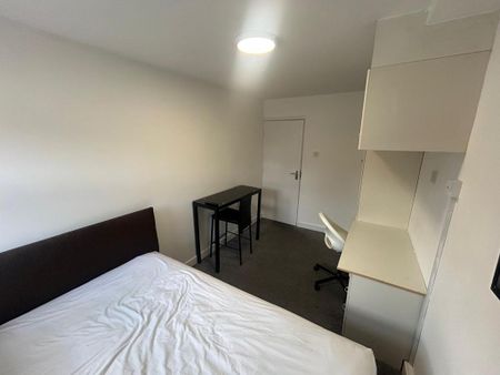 3 bedroom apartment to rent - Photo 4