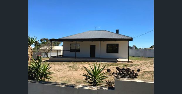 Charming 3-Bedroom Rental Home - Photo 1