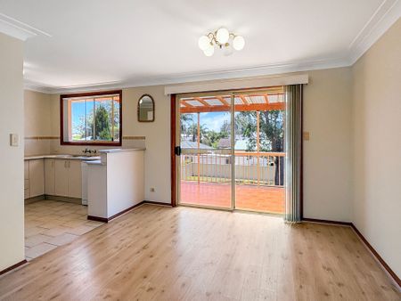 Spacious Light Filled Duplex - Water and Lawns Included - Photo 2