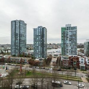 Yaletown 2 beds + Den & 2 baths Apartment - Photo 2