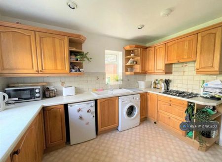 1 bedroom in a house share to rent - Photo 4