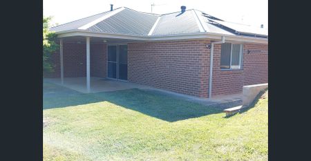 EXECUTIVE STYLE FOUR BEDROOM HOME - Photo 2