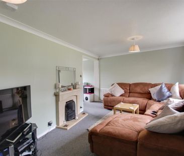 3 bedroom semi-detached house to rent - Photo 5