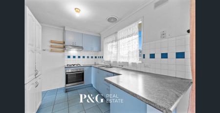 🏡 Comfortable Family Living in a Prime Cranbourne Location! - Photo 4