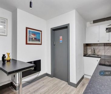 1 bedroom in a house share to rent - Photo 6