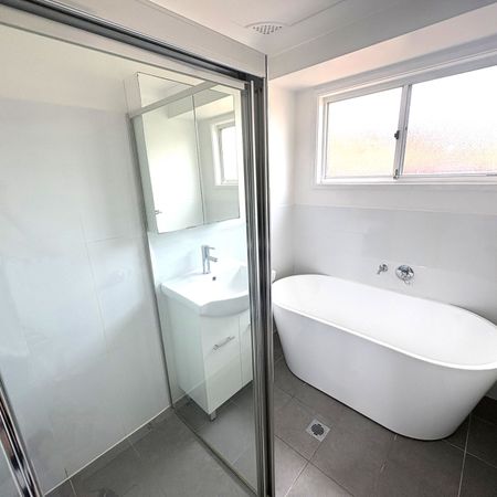 Modern Renovated 4 Bedda! - Photo 3