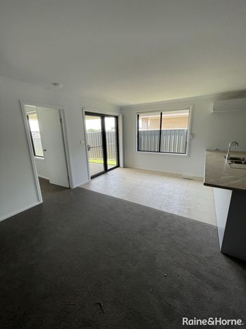 1/12 Rodgers Road, West Tamworth, NSW 2340 - Photo 3