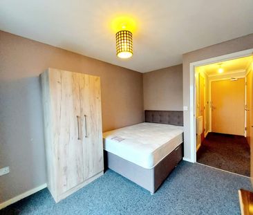 1 Bed Flat, Salford, M7 - Photo 2