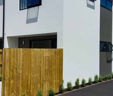 2 bedroom townhouse in Spreydon - Photo 1