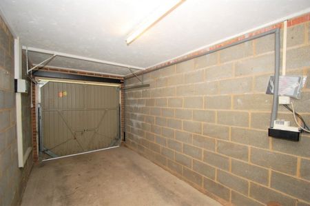 White Hart Close, Chalfont St Giles, Buckinghamshire,HP8 - Photo 2