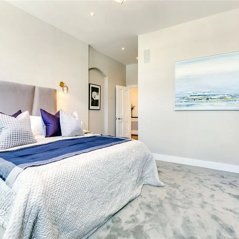 3 bedroom flat in South Kensington - Photo 1