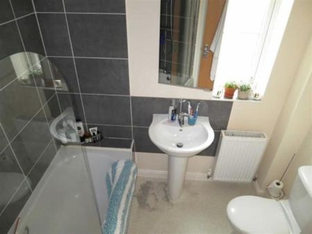 2 bedroom semi-detached house to rent - Photo 4