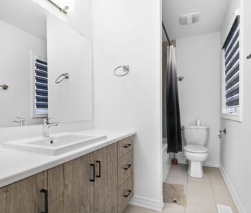 For Lease - 270 Turnbuckle Crescent, Barrhaven, Ontario - Photo 2