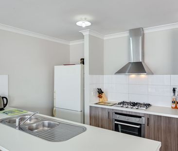 Spacious and Bright 3-Bedroom Home in Epping - Photo 6