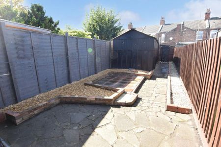 3 bedroom terraced house to rent - Photo 4