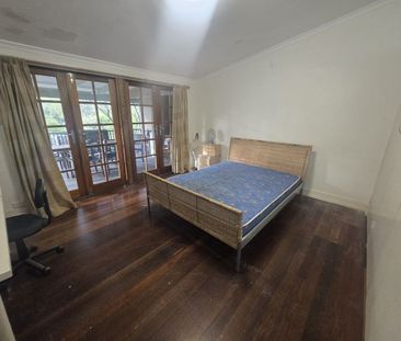 Great House, Great Location! EASY WALK TO UNI AND ST LUCIA VILLAGE - Photo 6