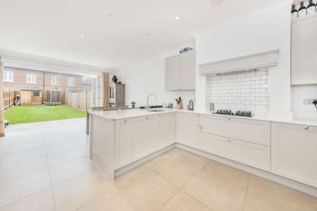 4 bedroom terraced house to rent - Photo 5