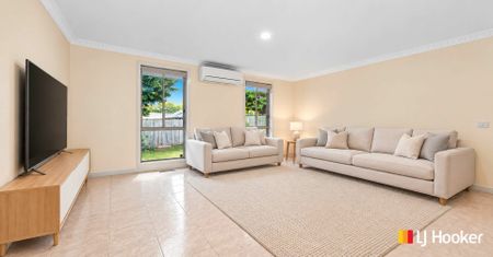 Spacious Family Living with Two Living Areas in Narre Warren South - Photo 2