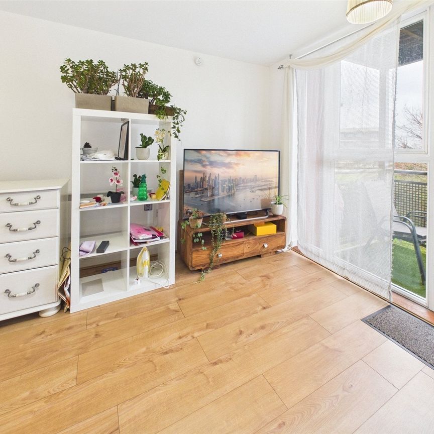 Challenge Court, Langhorn Drive, Twickenham, TW2 - Photo 1